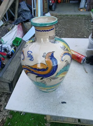 Cántaro esmaltado decorado con ave