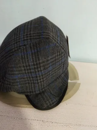 Gorra de pico con orejeras