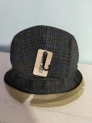 Gorra de pico con orejeras