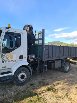 Se acen transportes con camion grua basculante