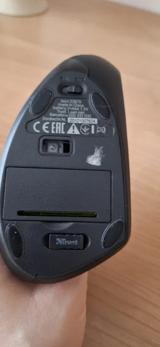 Ratón ergonómico Trust Negro