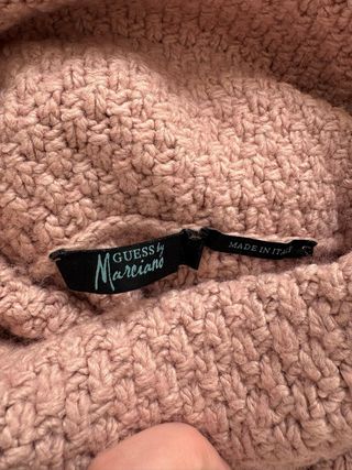 Jersey largo rosa Guess cuello alto