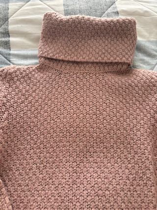 Jersey largo rosa Guess cuello alto