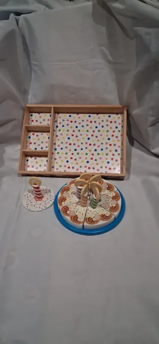 Pastel de madera para niños con velas