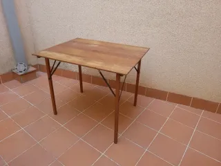 Tavolo pieghevole da campeggio in legno antico