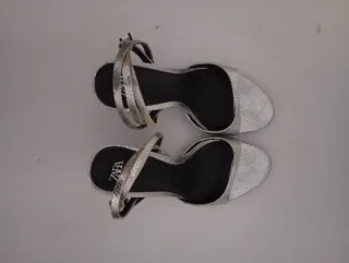Tacones Zara plateados talla 36