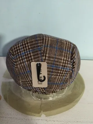 Gorra de pico con orejeras
