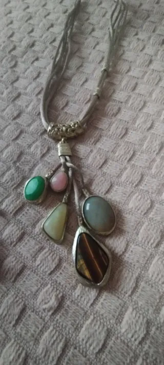 Conjunto collar y pulsera con piedras