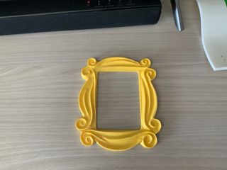 Cornice Spioncino Friends Gialla