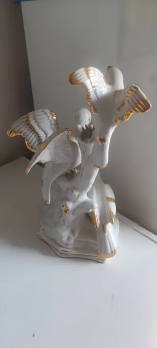 Palomas de porcelana con detalles dorados