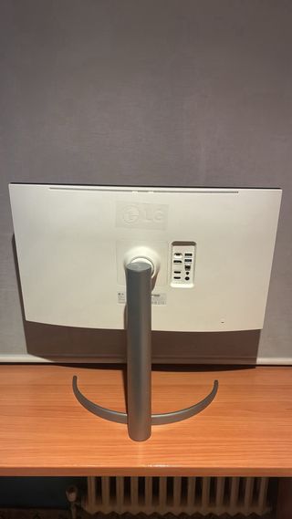 Monitor LG Bianco e Argento