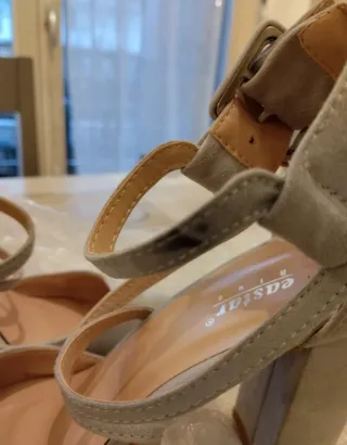 Scarpe con tacco grigie n. 38