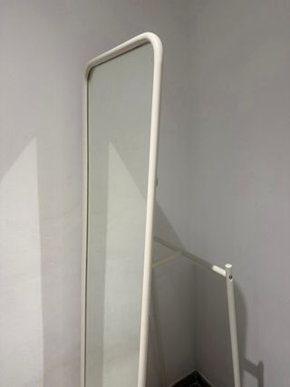 Espejo de pie moderno