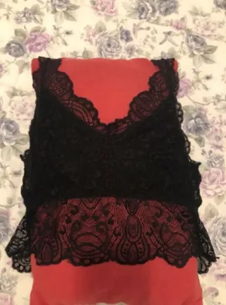 Top encaje negro