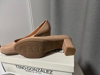 Zapatos de tacón de Tino Gonzalez  color beige
