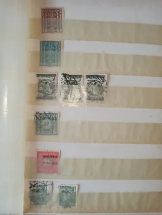 Álbum 89 Sellos Austria antiguos Osterreich.