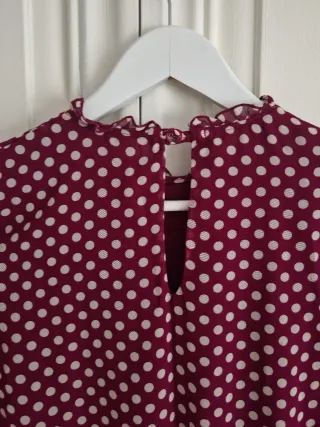 Vestido corto lunares manga larga