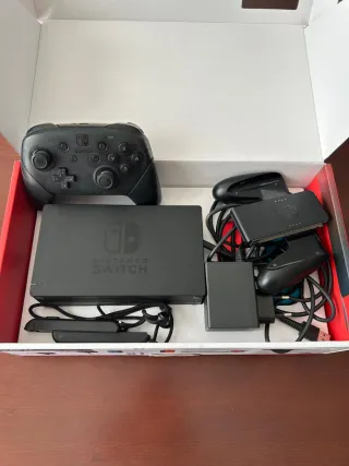 Nintendo Switch + Pro- Controller + Funda