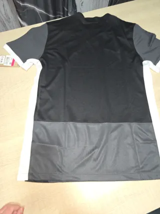 Camiseta Nike Dri-Fit Negra y Gris y Blanco