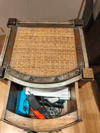 Mesita auxiliar vintage madera,mimbre y metal