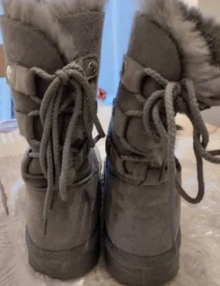 Stivaletti grigi con pelliccia nessuna marca