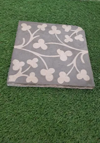 Baldosa hidráulica centenaria floral