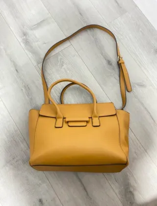 Bolso mostaza El Corte Inglés