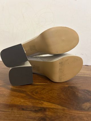 Stivali beige con tacco e plateau