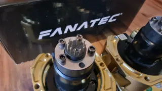 2 Fanatec Podium Hub + 1 QR2