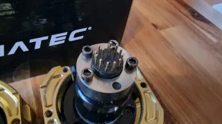 2 Fanatec Podium Hub + 1 QR2