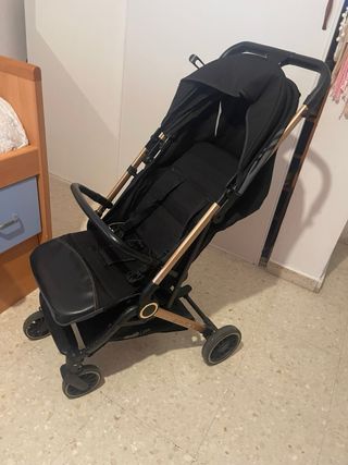 Sillita de paseo negra y dorada