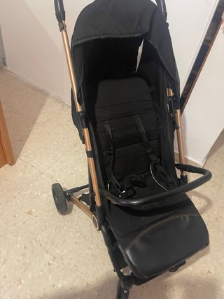 Sillita de paseo negra y dorada
