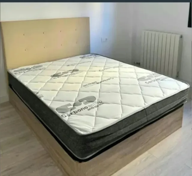 Canapè in legno con spazio di archiviazione