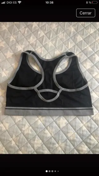 Top deportivo negro y gris