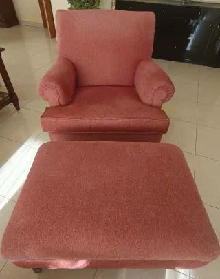 Poltrona con poggiapiedi tipo chaise longue