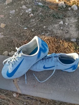 Botas de fútbol niño Nike niño talla 34