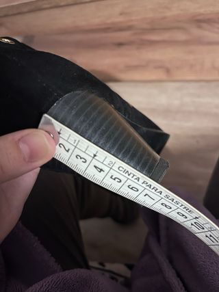 Botines negros tachuelas doradas talla 39