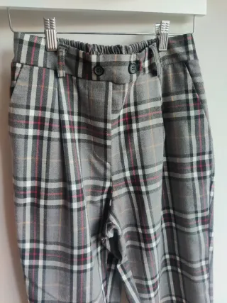 Pantalón de pinzas gris a cuadros