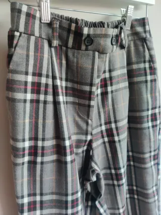 Pantalón de pinzas gris a cuadros