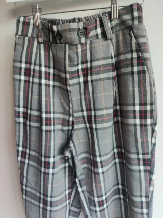 Pantalón de pinzas gris a cuadros
