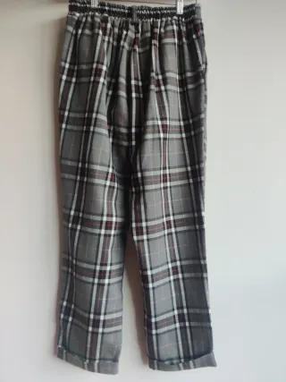 Pantalón de pinzas gris a cuadros