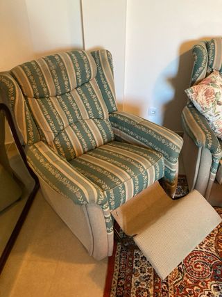 Sofá y 2 sillones extensibles