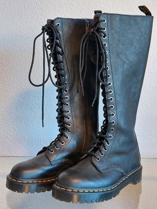 Botas piel Dr. Martens caña alta cordones