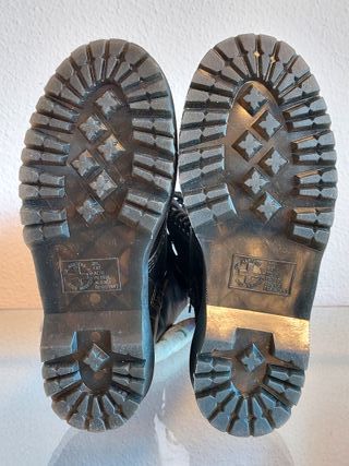 Botas piel Dr. Martens caña alta cordones