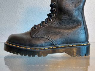 Botas piel Dr. Martens caña alta cordones