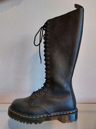 Botas piel Dr. Martens caña alta cordones
