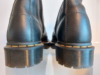 Botas piel Dr. Martens caña alta cordones