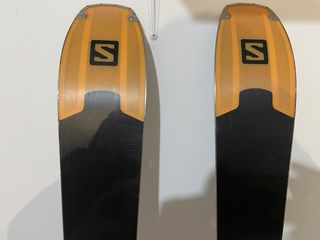 Esquís Salomon con fijaciones