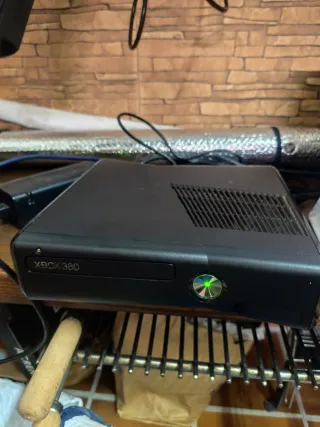 Xbox 360 + Mando y Juegos