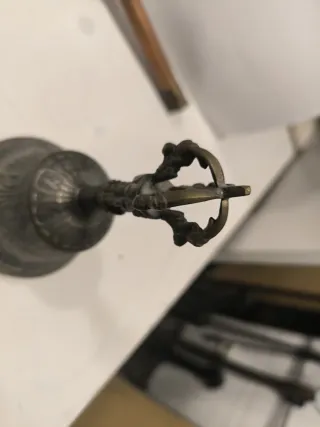 Campana tibetana, dorje, cuchillo y rodillo